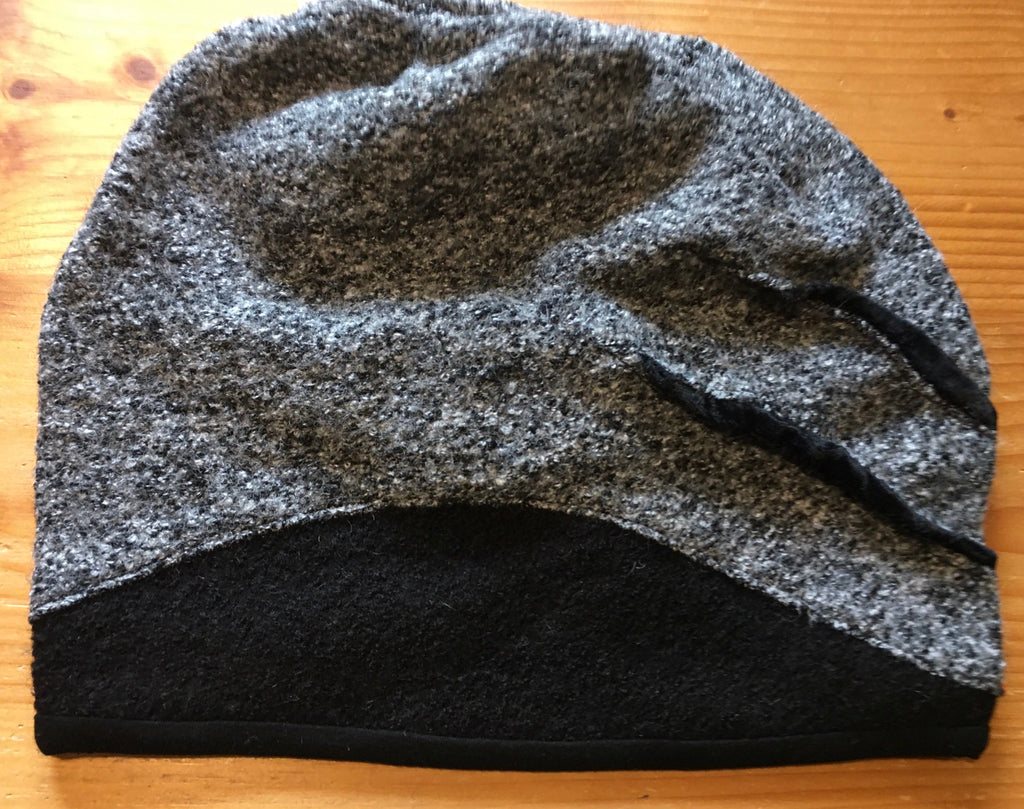 Haube „Leetah“ mit schwarzem Samteinsatz/ gefüttert