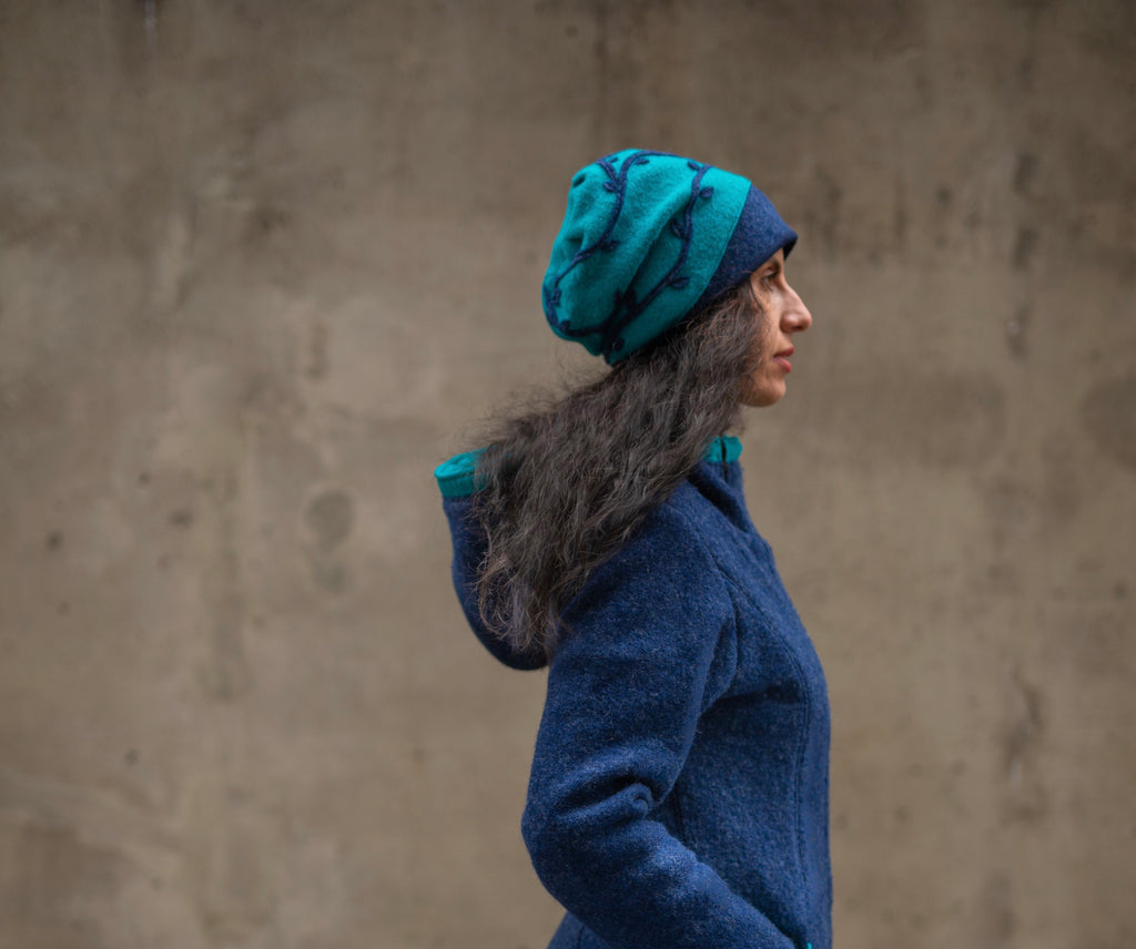 Haube „Leetah“ mit Blättermuster in türkis/blau