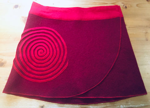 Wickelrock mit Spirale in rot